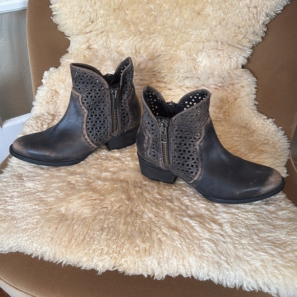 Circle G Leather Ankle Boots - Picture 5 of 8